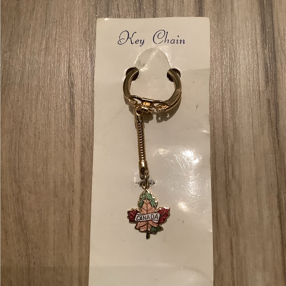 New vintage Souvenir Canada maple leaf key chain